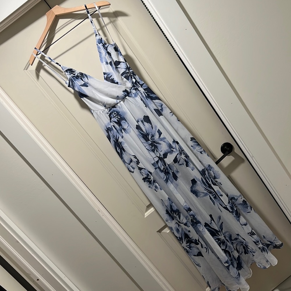 Windsor Gown. Size Large.